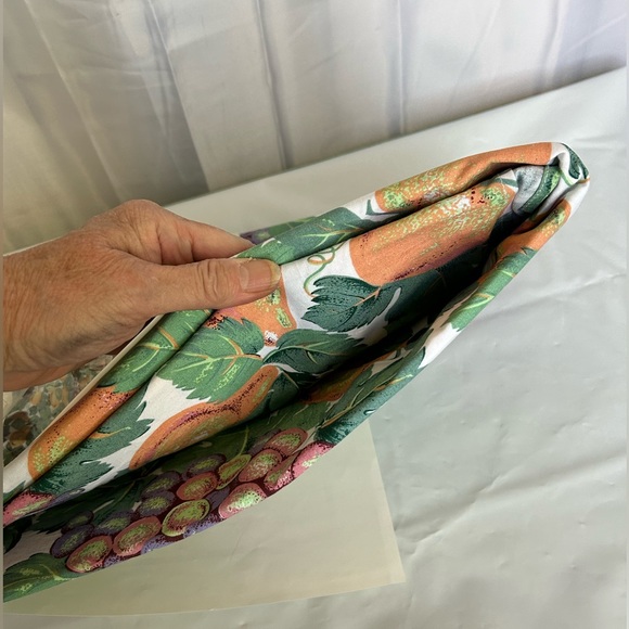 Fashion Industries HOME Statements Fruit Fancy Tablecloth Oblong 60”x84” New. - Picture 3 of 5